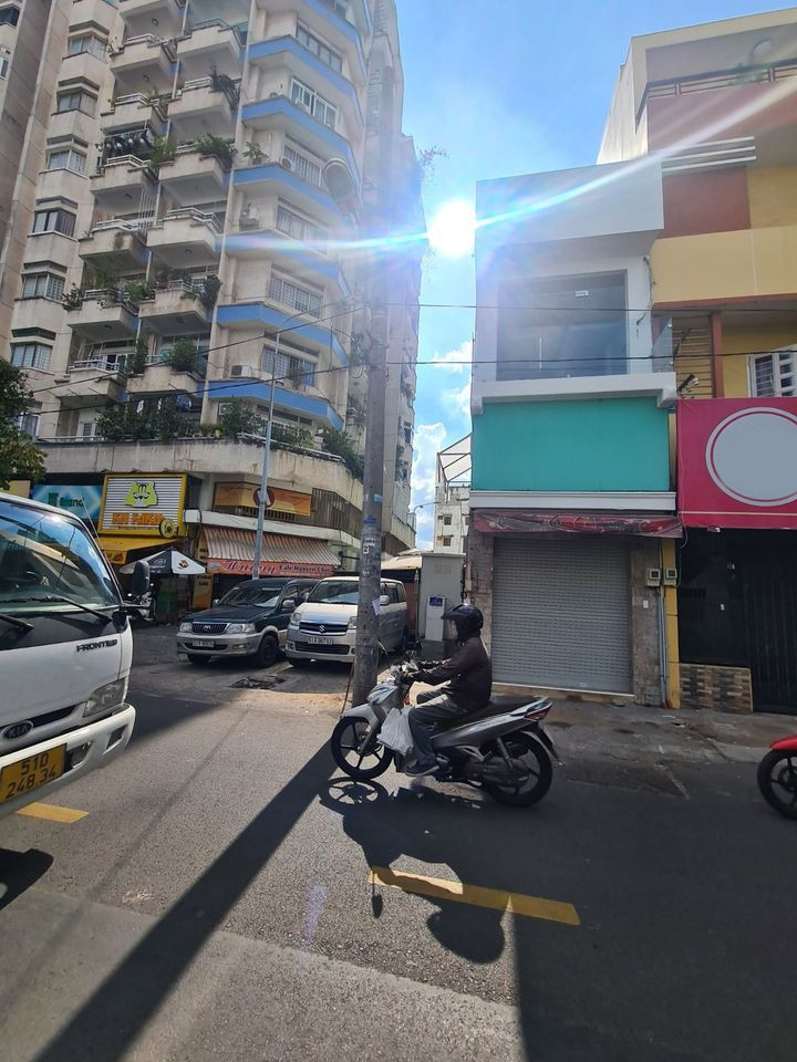 Cho thuê nguyên căn mặt tiền Lê Hồng Phong, P.02, Quận 5